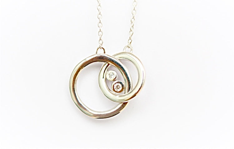 Interlinked Silver Circles and "Diamonds" Necklace