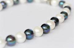 Black and White Mother of Pearl Magnetic Necklace